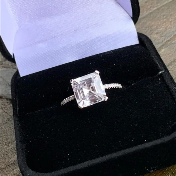 925 SS ASSCHER CUT DIAMOND RING - Picture 8 of 11